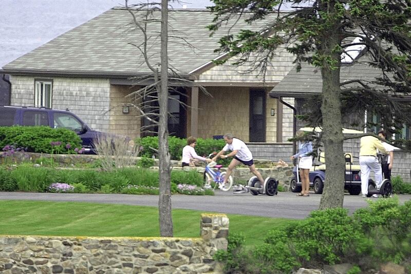 articles/2012/08/05/embarrassing-power-trips-king-juan-carlos-i-more-photos/solomon-power-trip-bush_ob4gcf