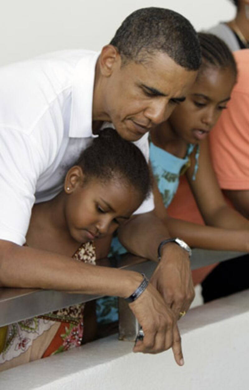 galleries/2009/08/23/obama-family-trips/obamas-on-vacation-9_xljz7o
