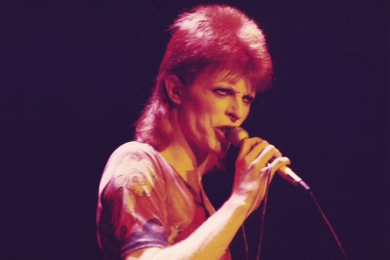 galleries/2016/01/11/david-bowie-style-icon-photos/160111-david-bowie5_kzpzuf