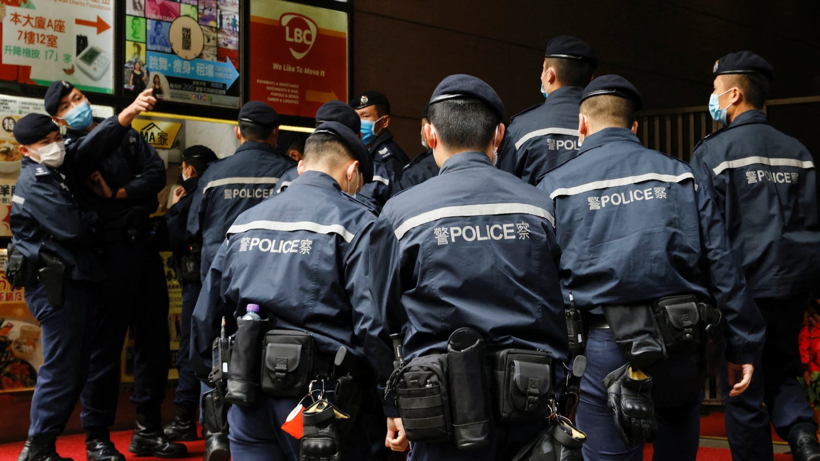 2021-12-29T032858Z_1375750494_RC22OR9FBDZW_RTRMADP_3_HONGKONG-SECURITY_cbyuei