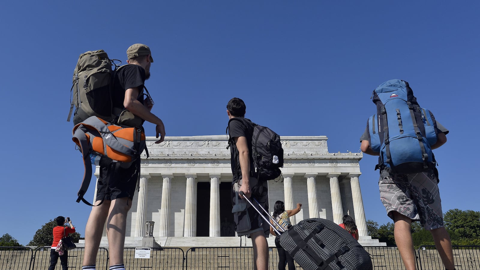 articles/2013/10/02/what-the-rest-of-the-world-thinks-of-america-s-shutdown/131002-tdb-shutdown-world-view-tease_dmccb8