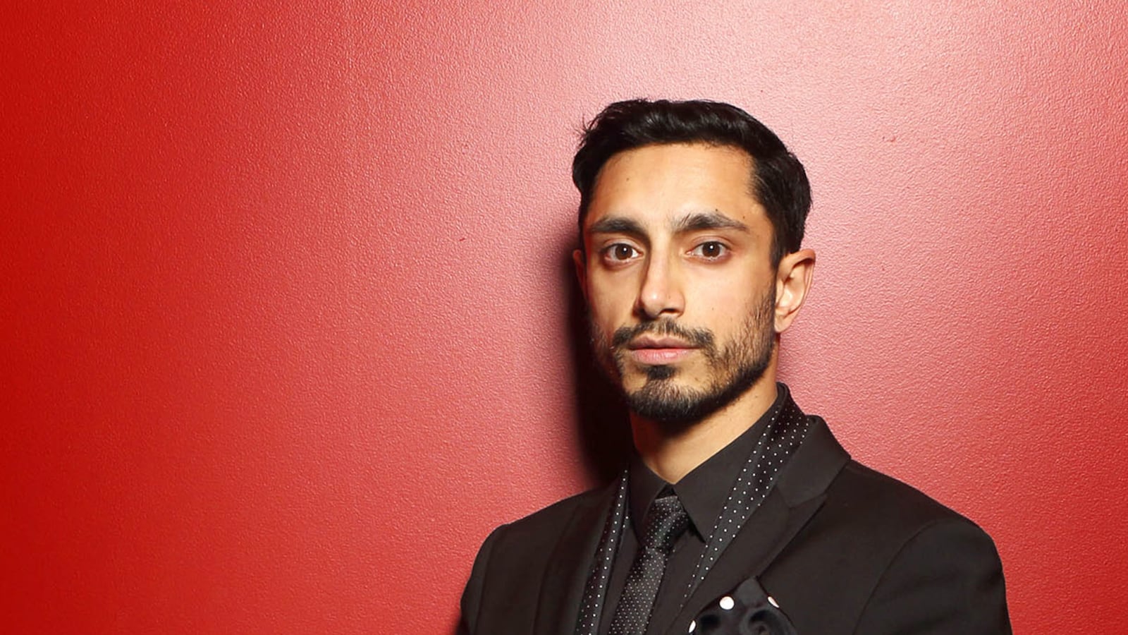 articles/2016/07/24/meet-the-night-of-star-riz-ahmed-your-summer-tv-crush/160723-stern-riz-ahmed-tease_yu1tvr