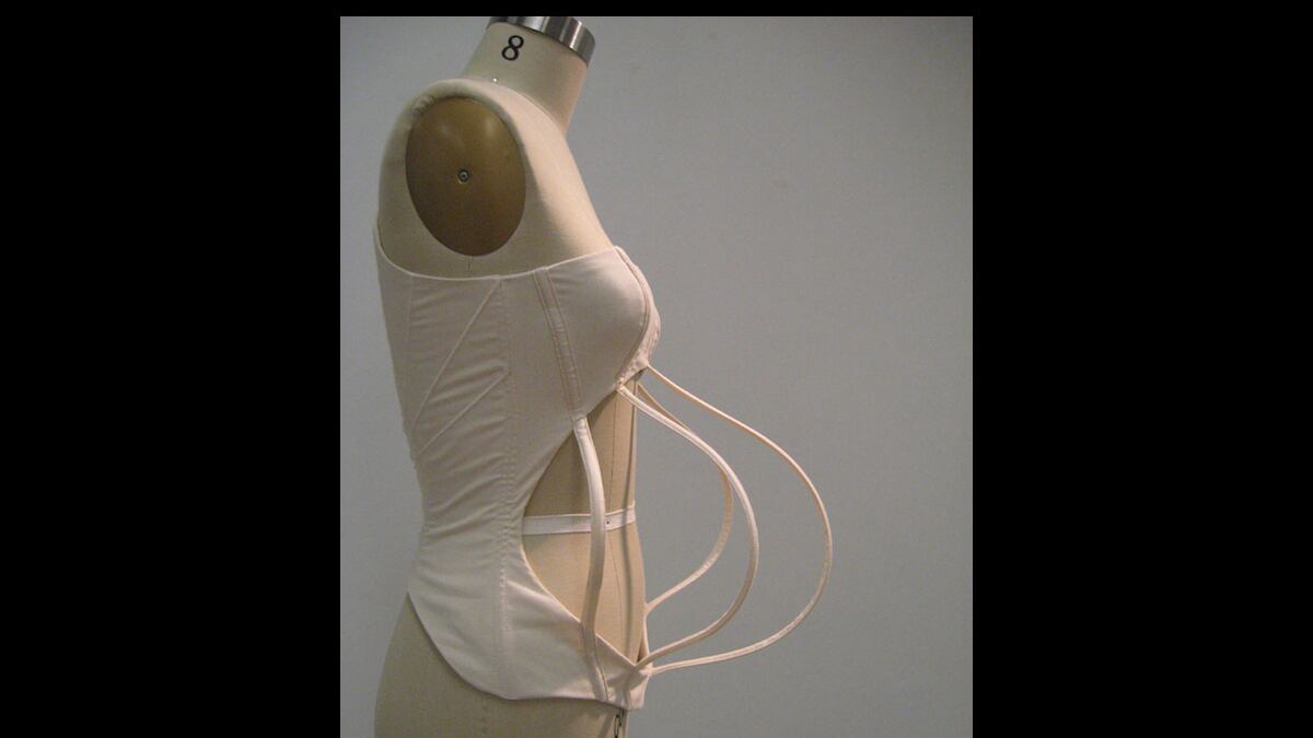 articles/2013/09/24/april-dauscha-at-ise-is-the-daily-pic-by-blake-gopnik/pregnant-daily-pic_nxai0f