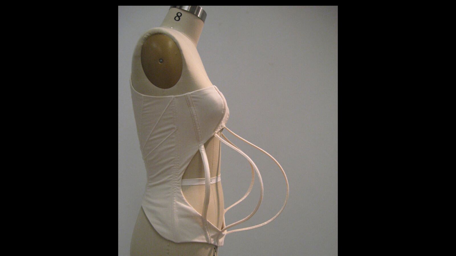 articles/2013/09/24/april-dauscha-at-ise-is-the-daily-pic-by-blake-gopnik/pregnant-daily-pic_nxai0f