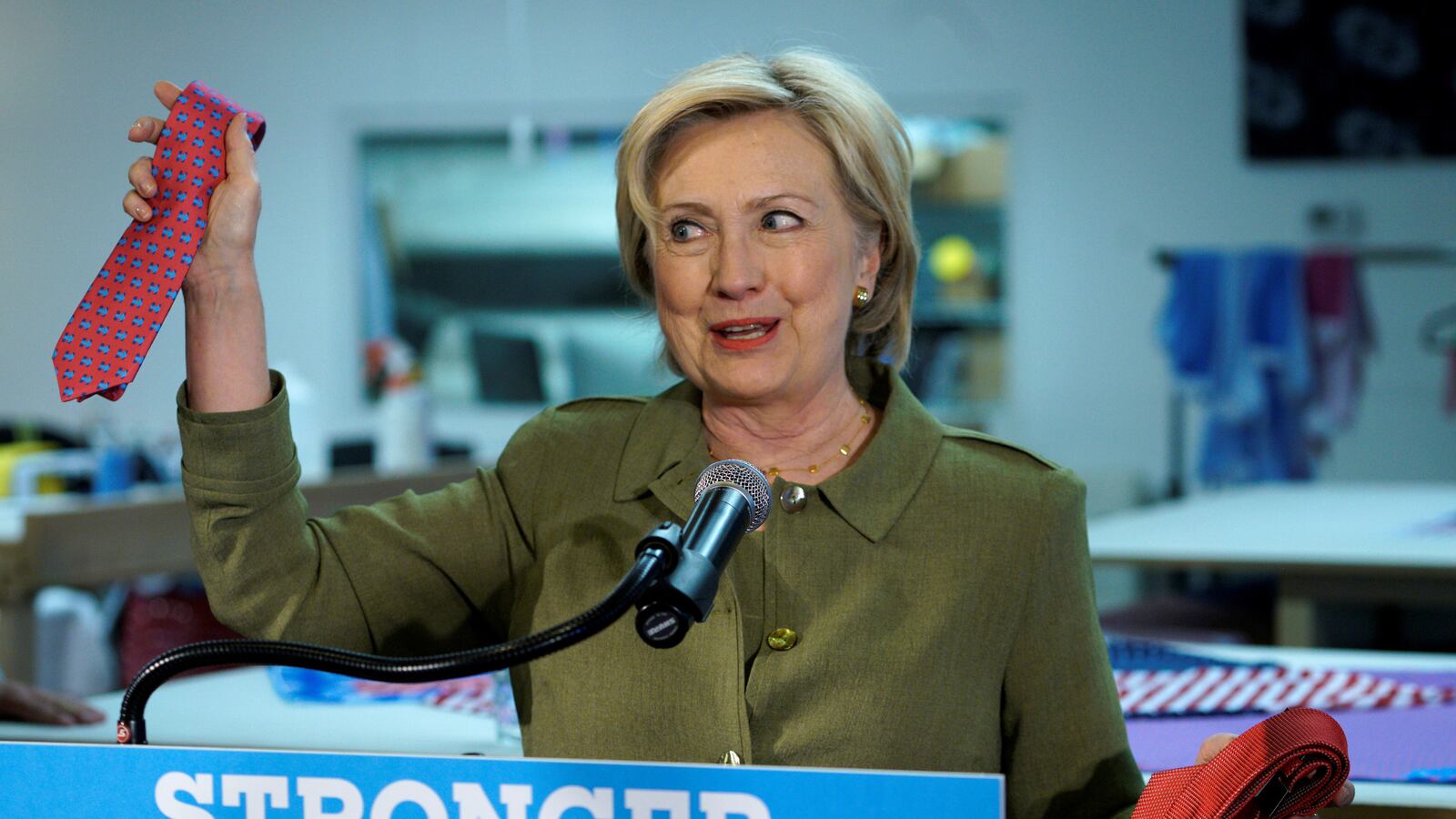 articles/2016/08/05/it-s-too-early-for-liberals-to-gloat-about-trump/160804-tomasky-trump-clinton-smug-tease_sne436