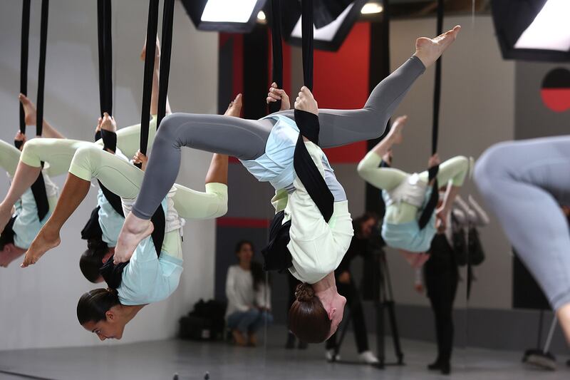 articles/2013/09/17/anya-hindmarch-and-stella-mccartney-kick-off-final-day-at-lfw/stella2_mzuycd