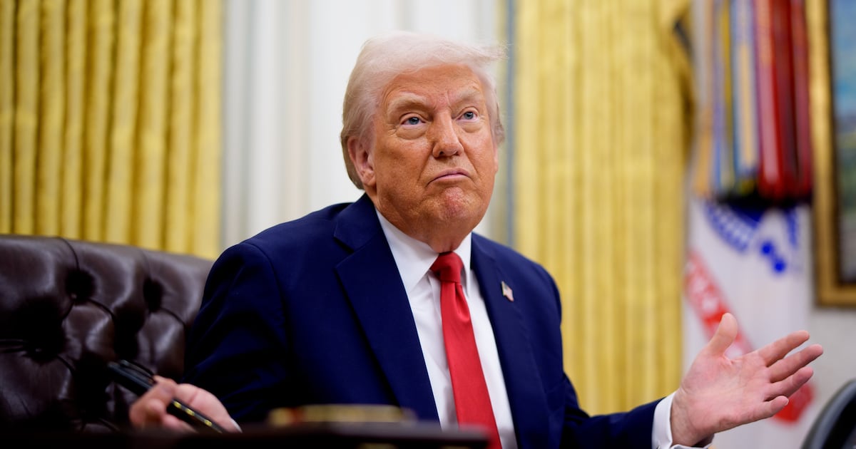 Tariffs Drive Holiday Price Squeeze for Americans