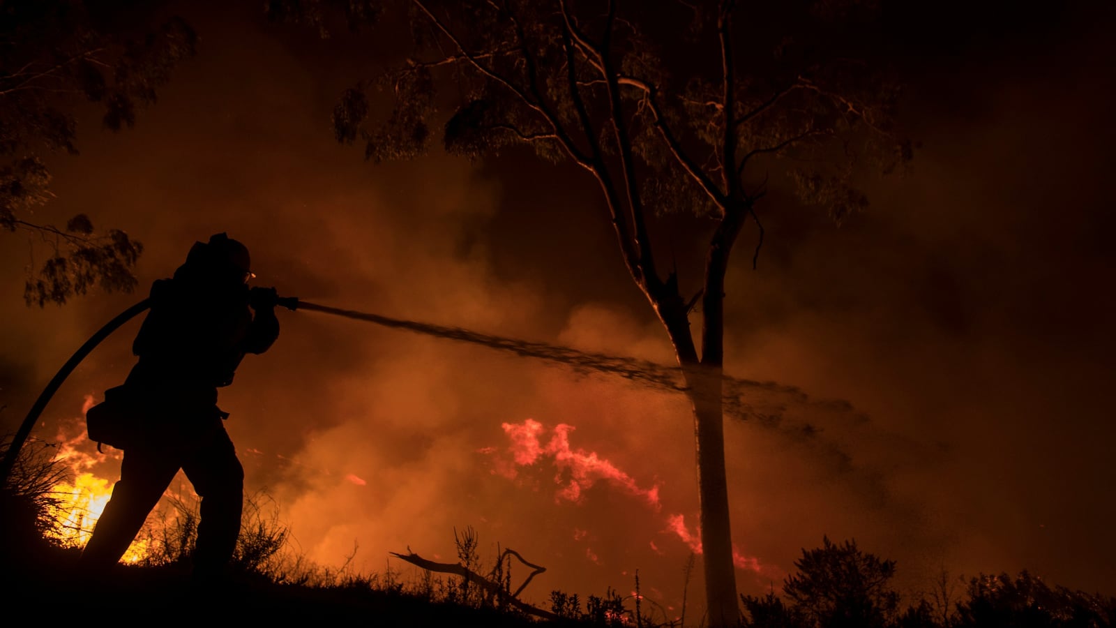 171207-california-fighting-new-fires-cheat_mcagk2