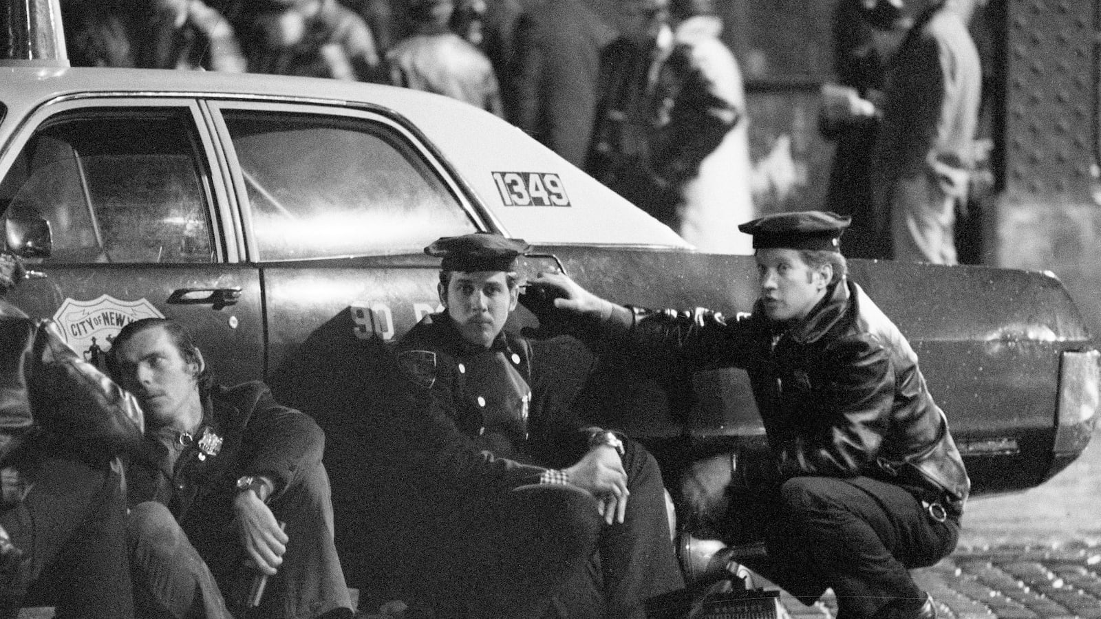 articles/2014/10/04/new-york-s-scariest-night-out-the-ghosts-rats-and-lunatics-of-nightmare-new-york/141003-jones-haunted-tease_rzxba8