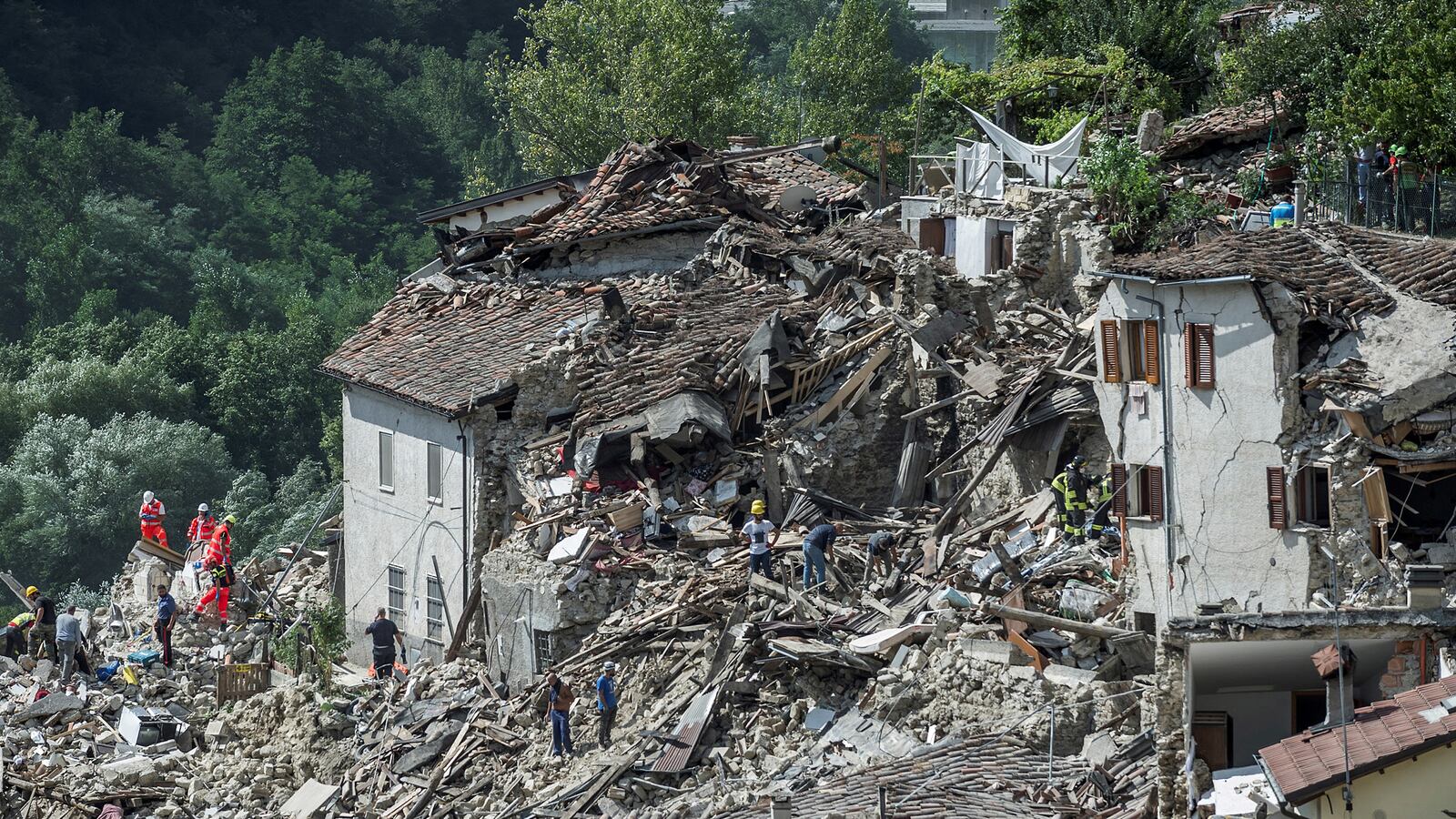 articles/2016/08/24/italian-quake-survivors-why-us-again/160824-nadeau-italy-earthquake-tease_wmbpf4