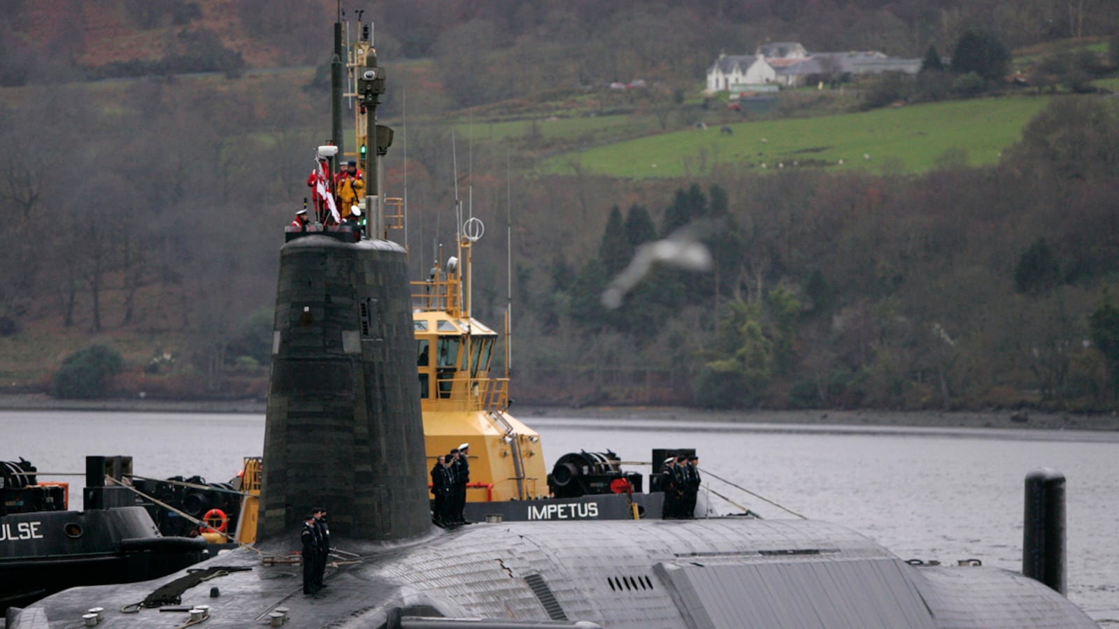 cheats/2017/01/23/u-k-mistakenly-fired-missile-at-u-s-submarine/170123-britain-submarine-trident-missle-cheat_llrdmj