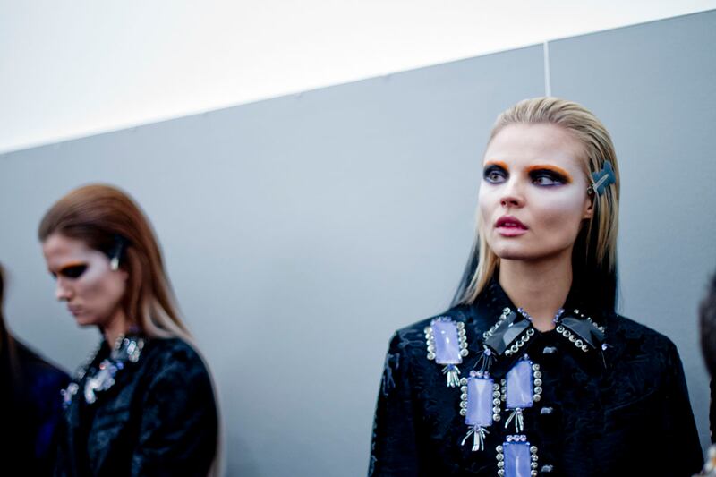 galleries/2012/02/27/versace-dolce-gabbana-prada-backstage-at-milan-fashion-week-fall-winter-2012-photos/milan-fashion-backstage-5_zv0hdu