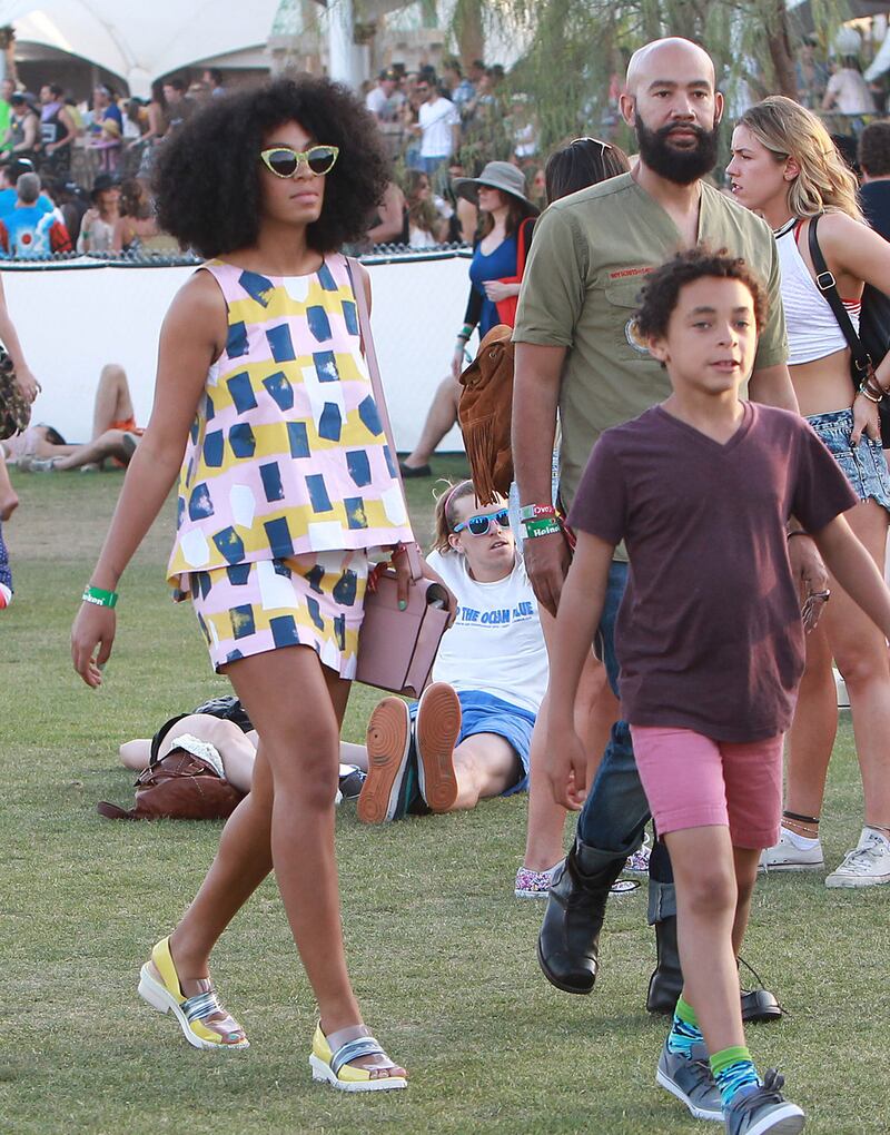 galleries/2014/04/14/jourdan-dunn-rita-ora-and-more-celebrities-at-coachella-2014-photos/140421-coachella-fashion-update-solange_zlas6l