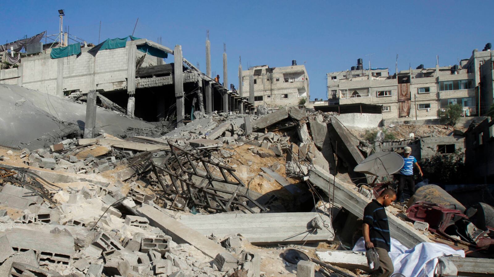 cheats/2011/08/25/israel-and-gaza-resume-fighting/israeli-strikes-kill-ten-palestinians-cheat_juwszu