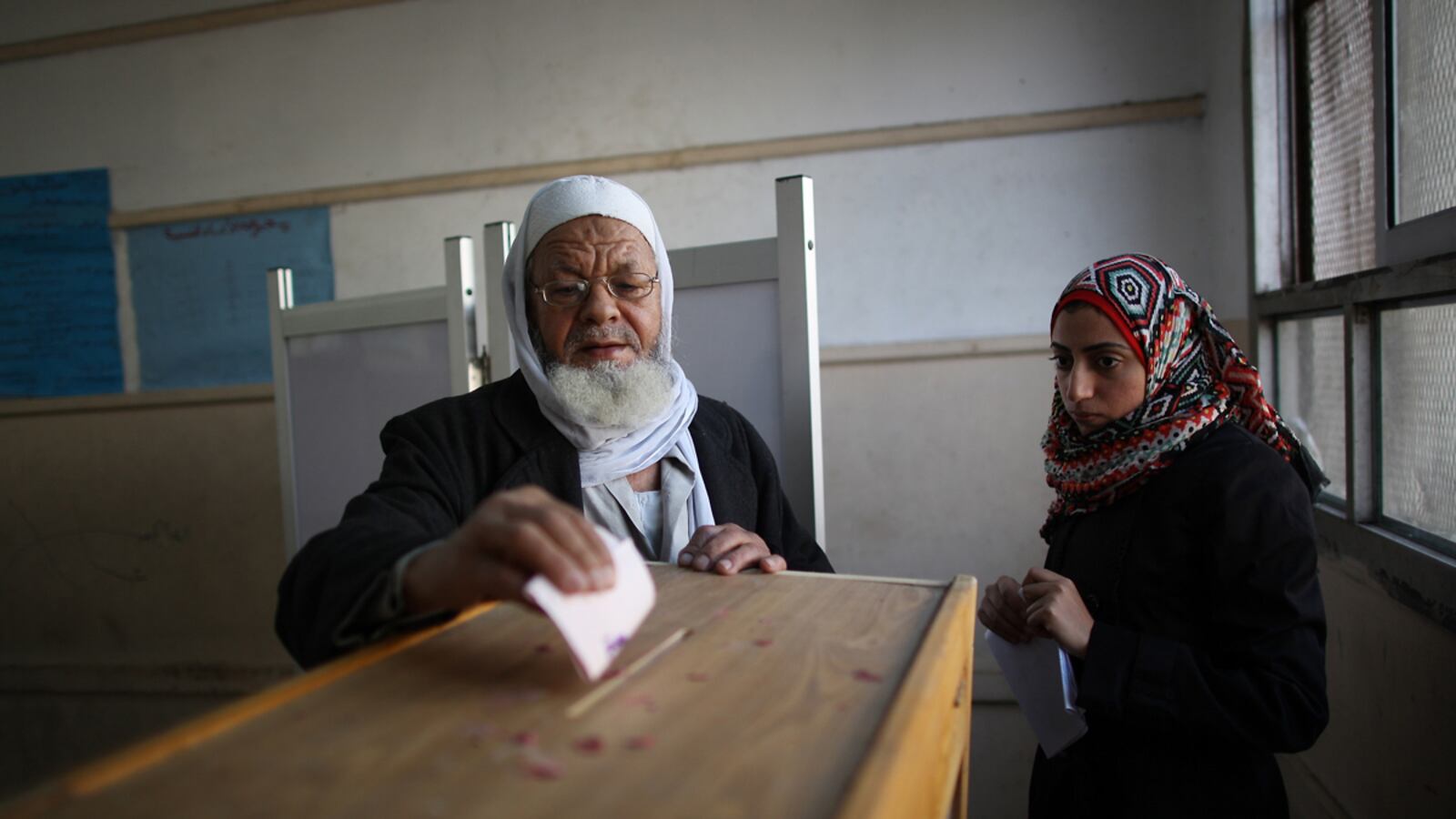 cheats/2011/12/02/egypt-turnout-hits-62-percent/egypt-voting-second-day-cheat_apzy4u