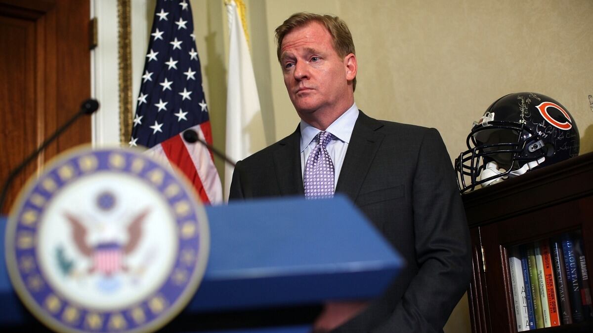 cheats/2012/09/05/nfl-gives-30m-to-brain-research/roger-goodell-nfl-cheat_whrmlv