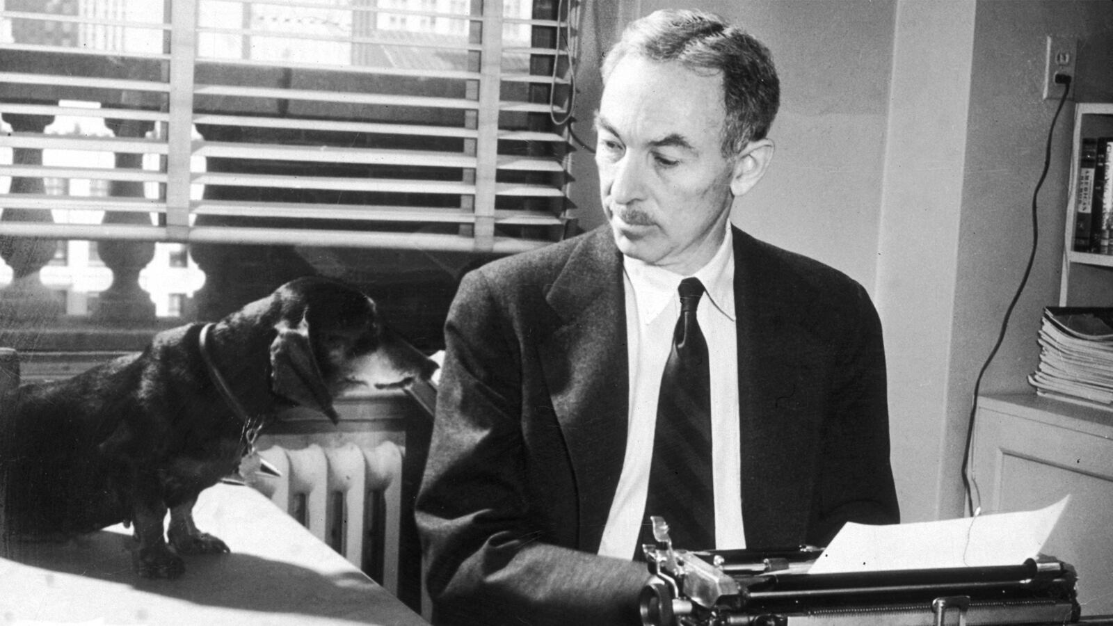 articles/2015/07/12/strunk-and-white-s-macho-grammar-club0/150711-dery-elements-style-tease_vbikjx