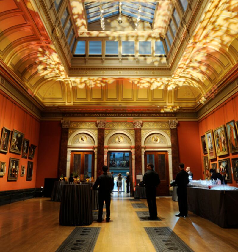 galleries/2011/09/30/burberry-ceo-angela-ahrendts-speaks-at-credit-suisse-and-newsweek-and-daily-beast-event-photos/burberry-dinner-angela-ahrendts-photos-five_xtixrf