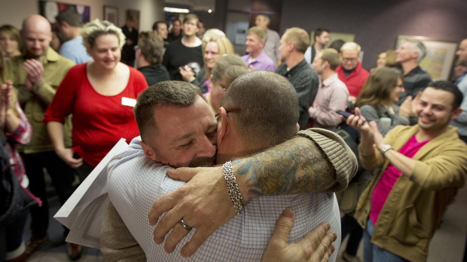 cheats/2013/12/23/utah-attempts-to-halt-gay-weddings/131223-utah-gay-marriage-cheat_gv7us8