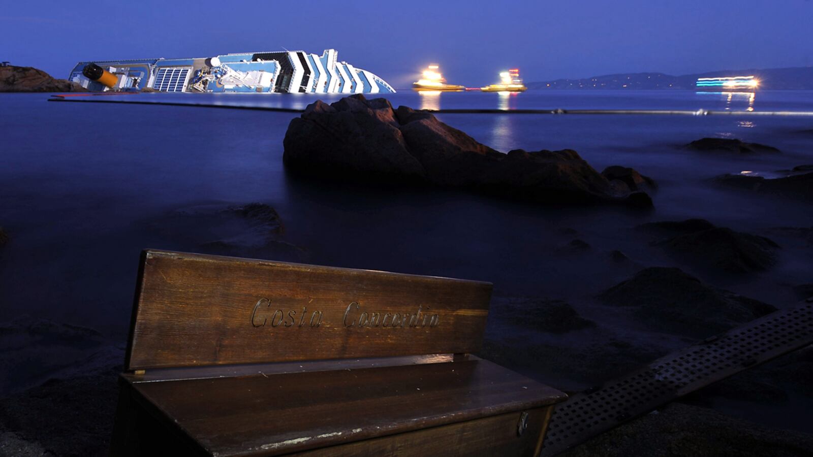 cheats/2012/01/28/carnival-cruises-sued-over-shipwreck/costa-concordia-suit-cheat_othqld