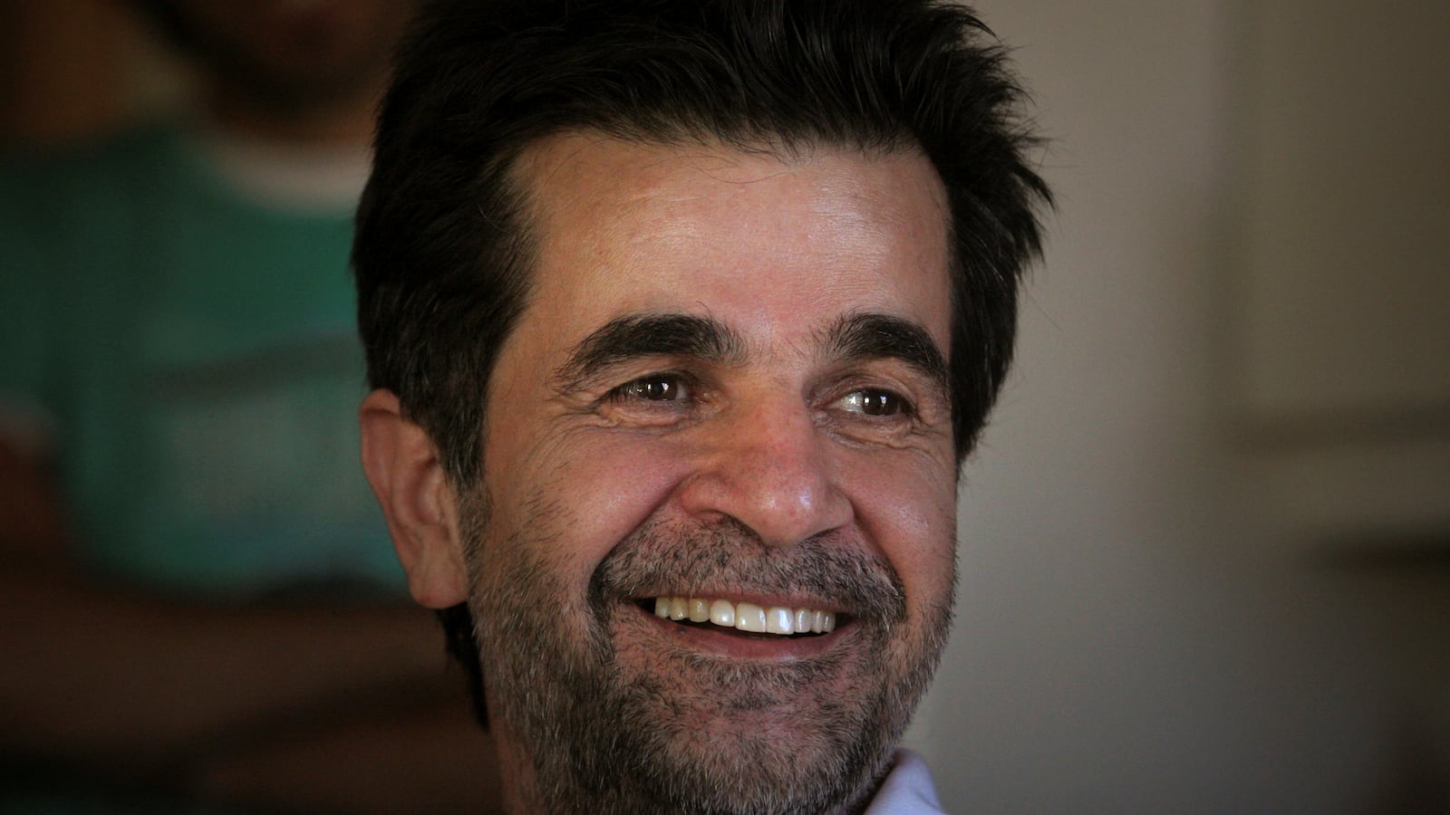 Iranian film director Jafar Panahi smiles, following his release on bail, at his home in Tehran on May 25, 2010.