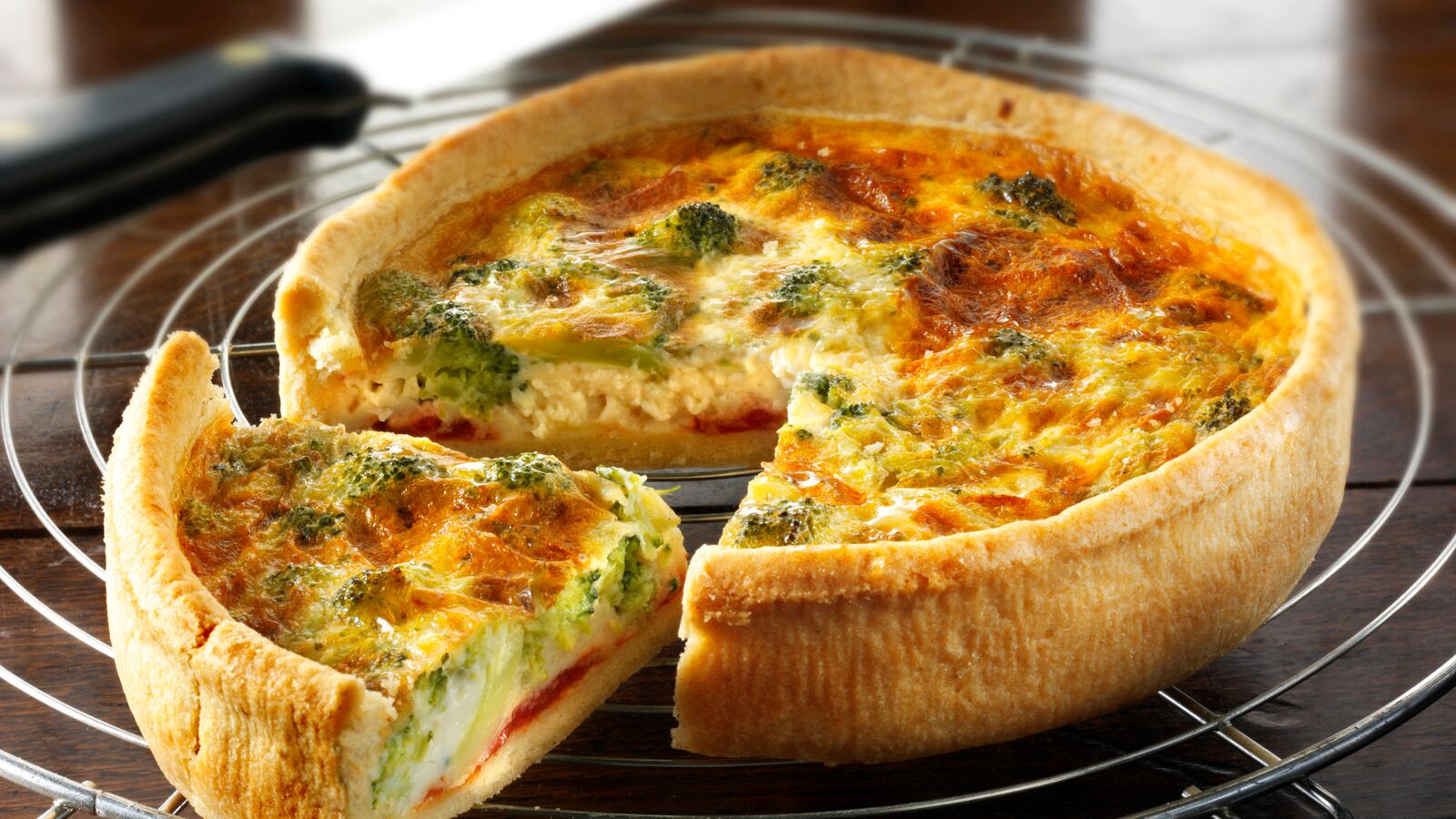 cheats/2013/08/17/quiche-thieves-in-five-hour-standoff/130815-quiche-weird-cheat_oqlvkj