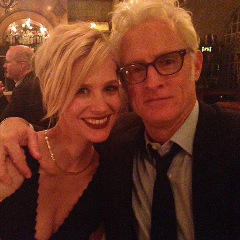 galleries/2014/03/30/beyonce-january-jones-and-the-best-celebrity-selfies-of-the-week/140328-selfies-januaryjones_bnnusr