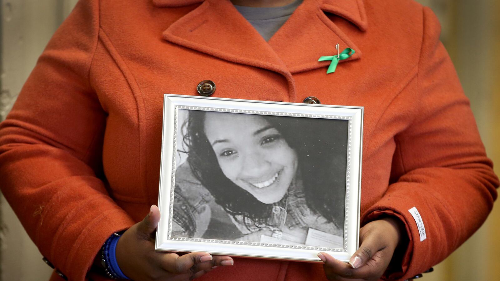 cheats/2014/01/27/guns-kill-or-hurt-20-kids-a-day/140127-children-gun-violence-cheat_wighsy