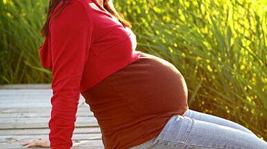 cheats/2011/04/22/teen-fakes-pregnancy-in-social-experiment/schwartz-teen-pregnancy_148959_xq1pdc