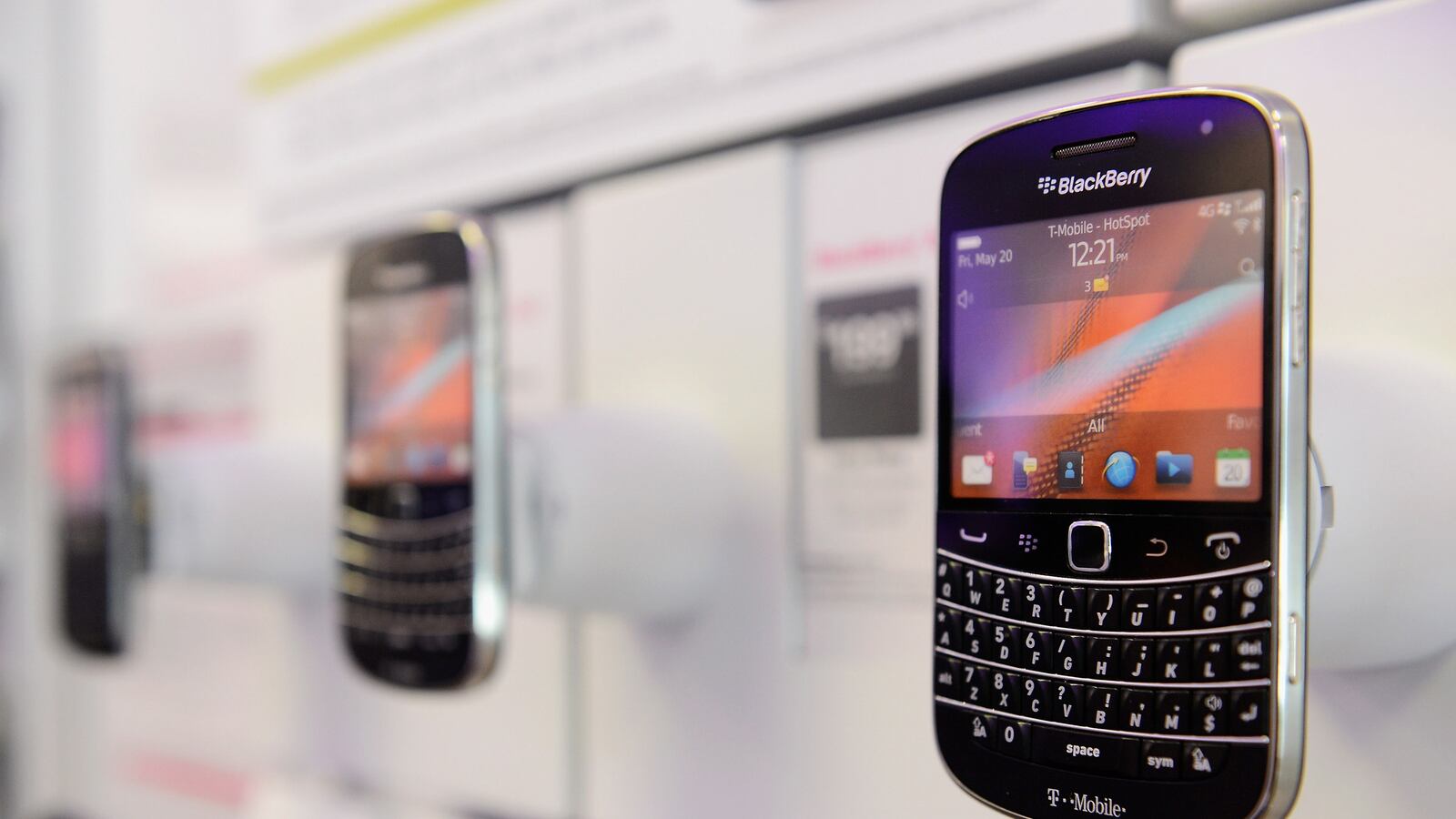 cheats/2013/12/14/sprint-may-acquire-t-mobile/131214-sprint-tmobile-cheat_eml0jv