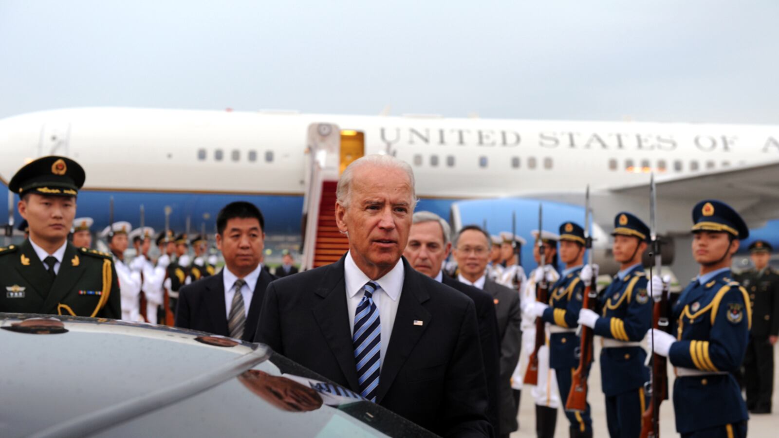 articles/2011/08/17/joseph-biden-receives-warm-welcome-in-first-china-visit/biden-china-liu_mgsrlb
