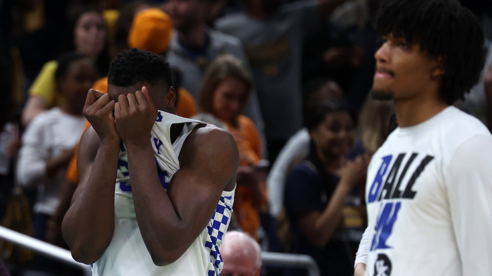 2022-03-18T020630Z_556719806_MT1USATODAY17918295_RTRMADP_3_NCAA-BASKETBALL-NCAA-TOURNAMENT-FIRST-ROUND-SAINT-PETERS-VS-KENTUCKY_colfqq