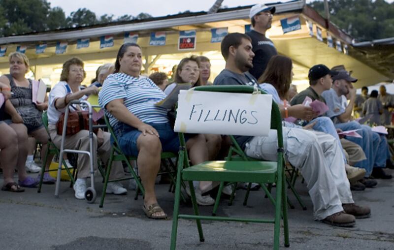 galleries/2009/10/15/inside-a-traveling-health-care-tent-city/allman-healthcare---3_blqqz1