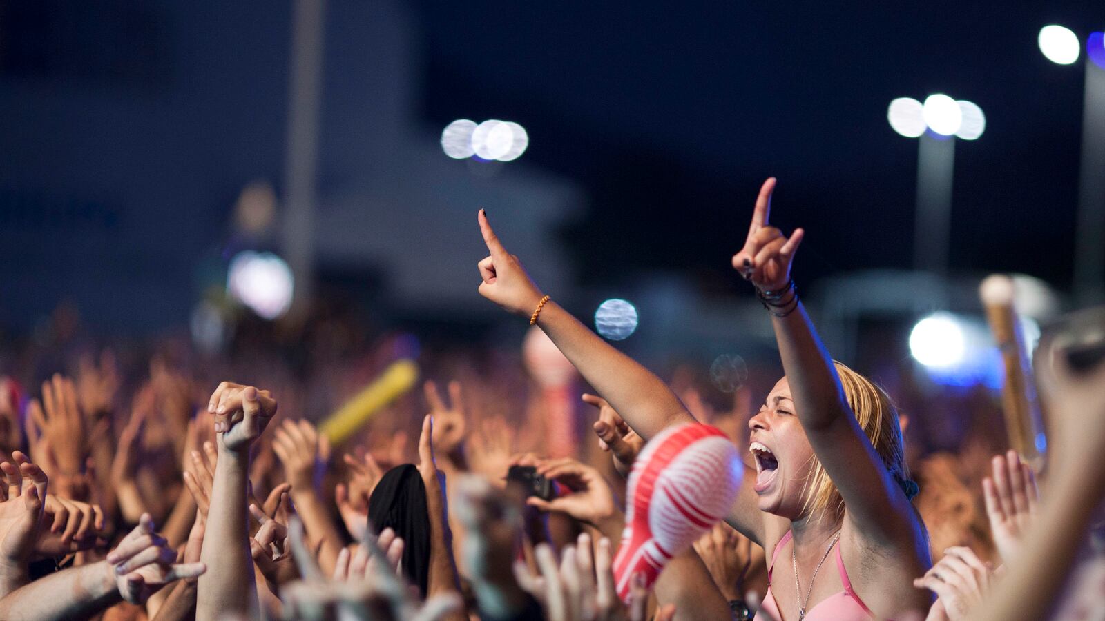 articles/2013/01/30/justin-bieber-nicki-minaj-and-lady-gaga-s-fan-armies-rally-on-twitter/130128-fan-armies-romano-tease_ij84u1