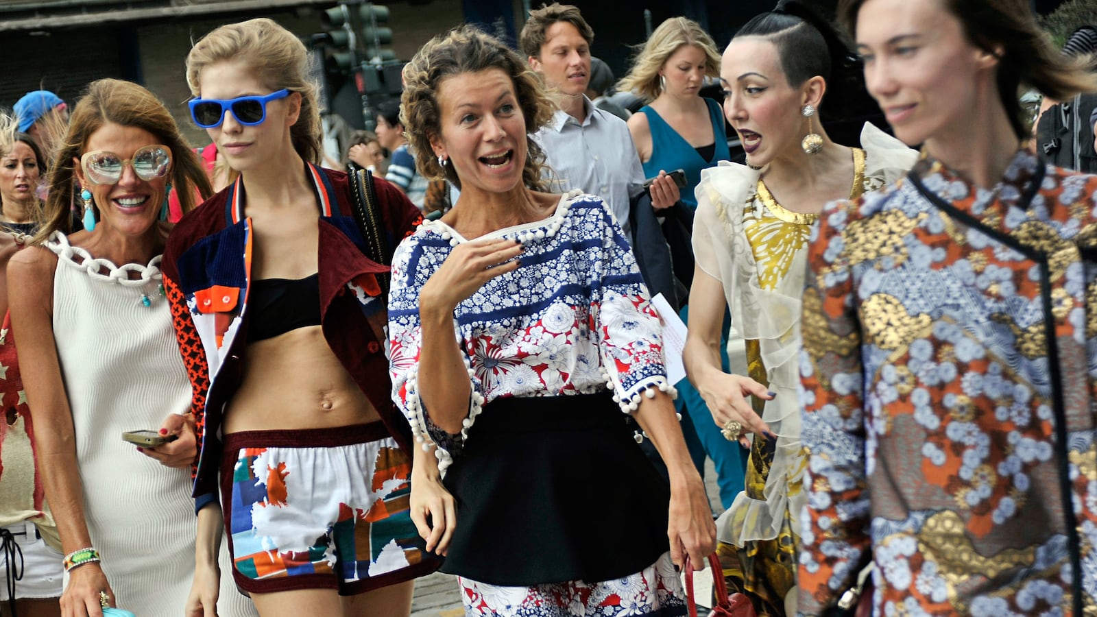 articles/2013/02/18/have-fashion-bloggers-gone-too-far-suzy-menkes-vs-leandra-medine/130218-fashion-circus-wilkinson-tease_uaxlfe