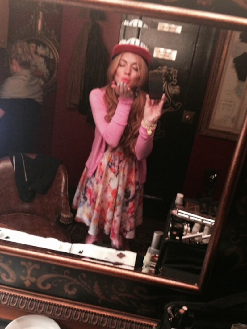 galleries/2013/09/29/britney-spears-nicki-minaj-more-celebrity-twitter-pictures-photos/130927-twitpics-lohan_wpooio