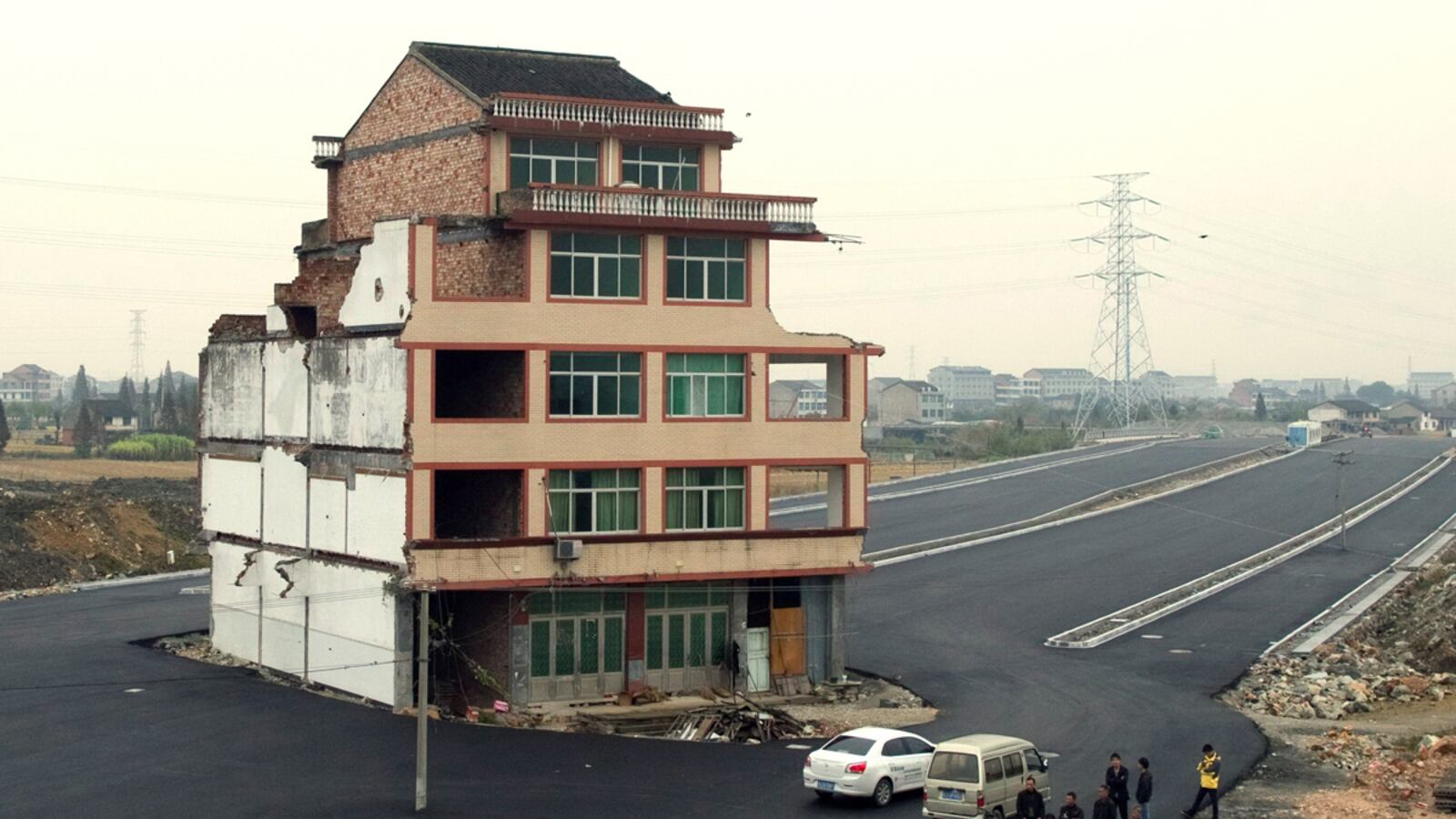 cheats/2012/12/01/china-demolishes-house/china-house-road-demo-cheat_dq0lqy
