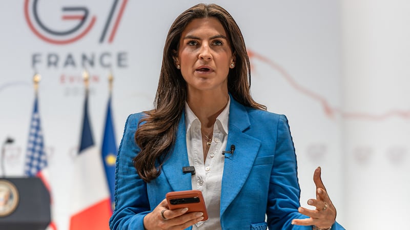 CNN journalist and television presenter Kaitlan Collins stands inside the press conference room before the press conference of Donald Trump President of the United States during the final day of the 2026 G7 Summit in EVIAN LES BAINS in HAUTE SAVOIE in FRANCE on June 17 2026.
La journaliste et presentatrice de CNN Kaitlan Collins se tient dans la salle de conference de presse avant la conference de presse de Donald Trump President des Etats Unis lors de la derniere journee du Sommet du G7 2026 a EVIAN LES BAINS en HAUTE SAVOIE en FRANCE le 17 juin 2026. (Photo by Marco Goncalves / Hans Lucas / AFP via Getty Images)