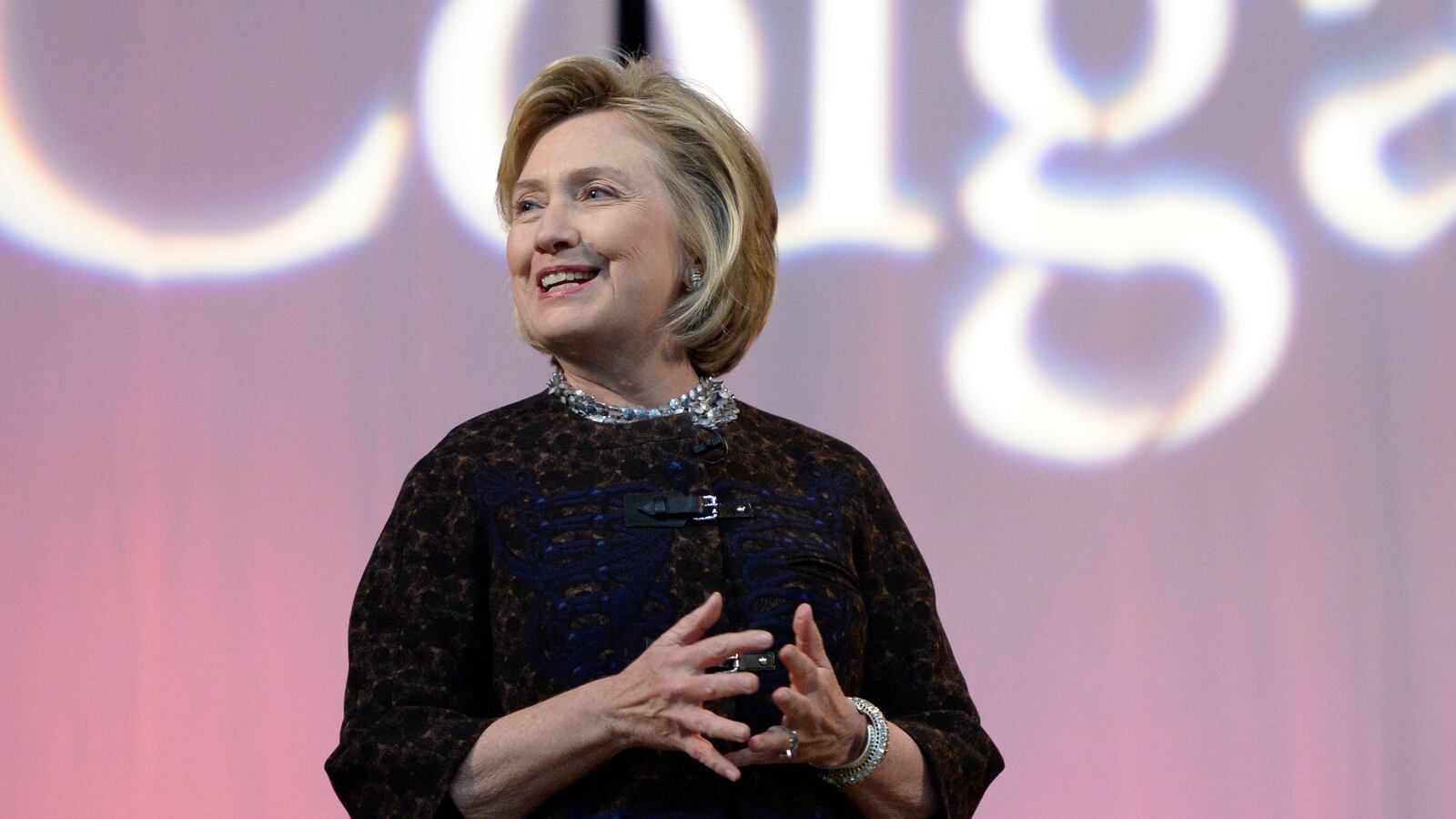 articles/2013/10/26/hillary-clinton-s-soft-launch-in-upstate-new-york/131025-freedlander-hillary-tease_ffncwj