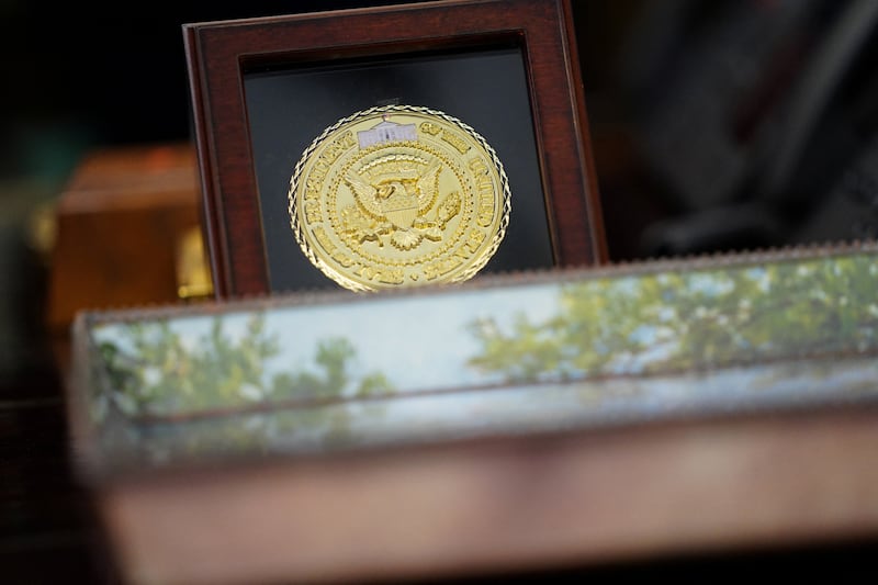 Gold coin on Trump's desk