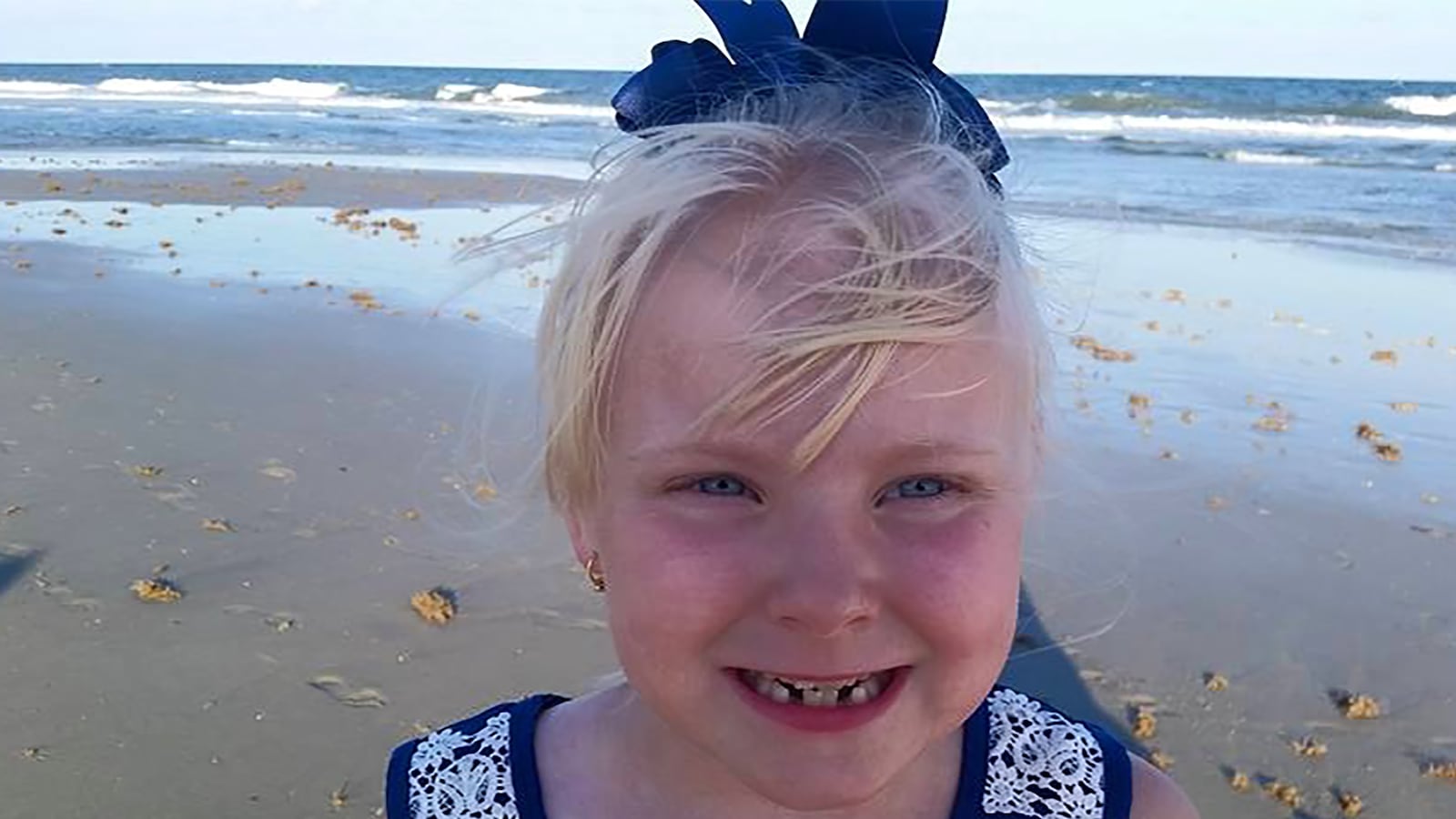 articles/2015/11/16/police-search-for-killer-of-child-who-vanished-from-football-game/151115-briquelet-kentucky-girl-tease_l2hlnc