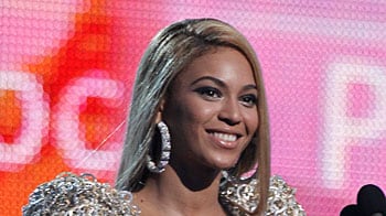 cheats/2010/02/01/beyonces-big-night/beyonce-grammy-awards_c68ueq