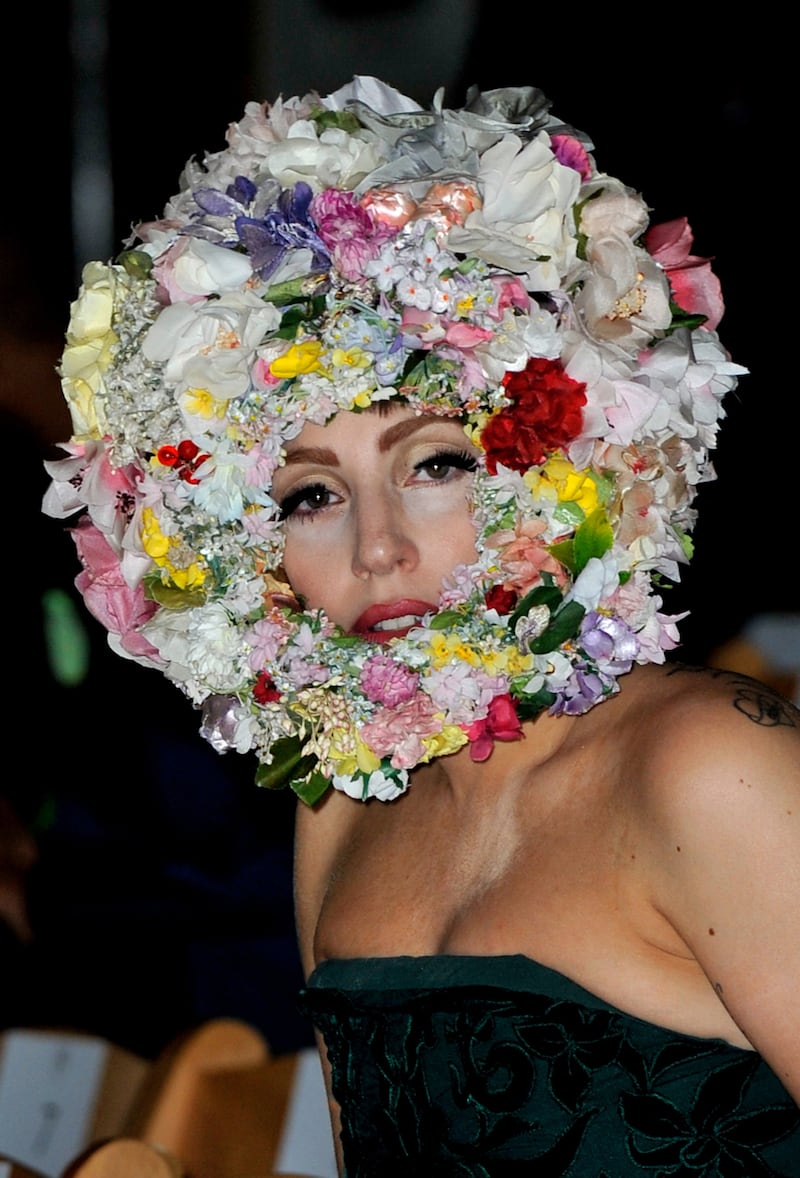 galleries/2012/12/01/celebrity-aids-fundraisers-from-liz-taylor-to-bill-gates/01donor-gaga_xivzl8