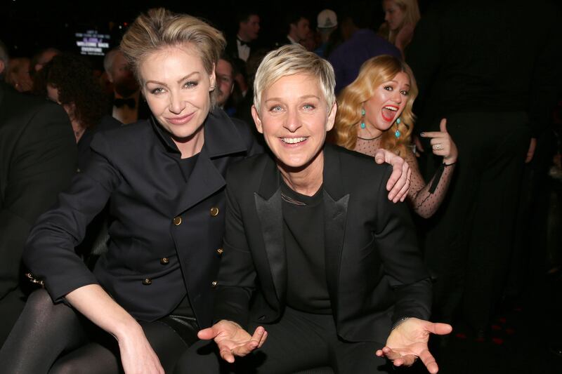 galleries/2014/03/20/best-celebrity-photobombs/140319-celeb-photobomb2-tease_ibmra9