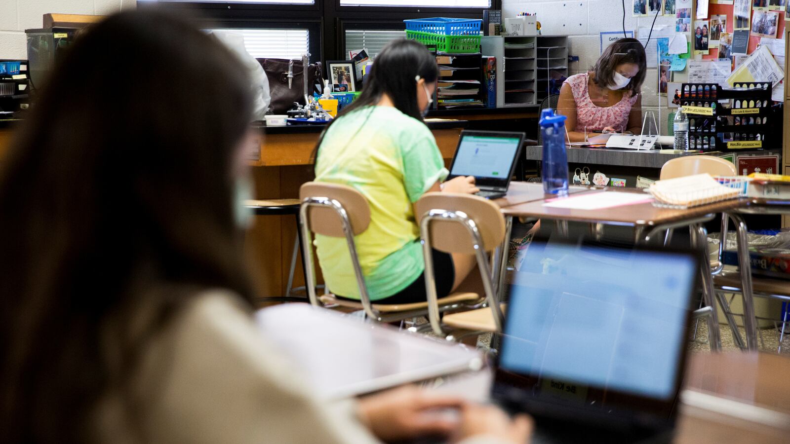 2020-09-29T110158Z_222812508_RC2B8J9LBULS_RTRMADP_3_HEALTH-CORONAVIRUS-PENNSYLVANIA-EDUCATION_vs8czw