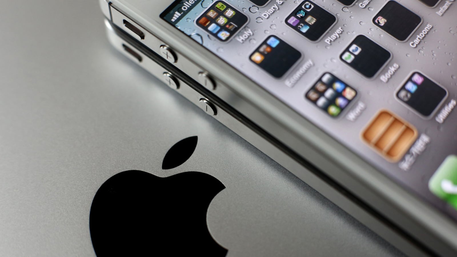 articles/2012/08/28/5-things-we-know-about-the-new-iphone-5-maybe/iphone-5-rumors-strochlic_jezr8v