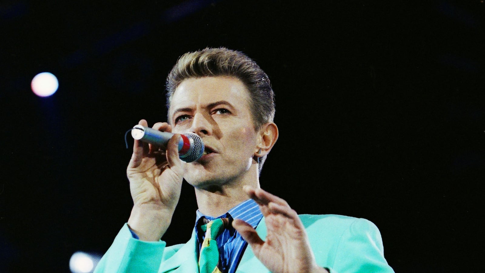 cheats/2016/01/28/david-bowie-auditioned-for-lord-of-the-rings/160128-david-bowie-lotr-cheat_tk8acd