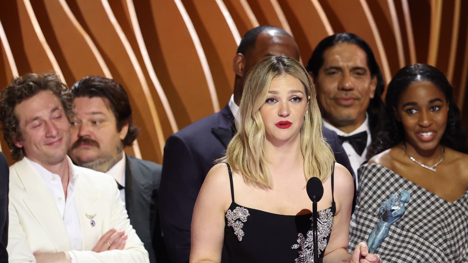 Cast of "The Bear" pick up awards.