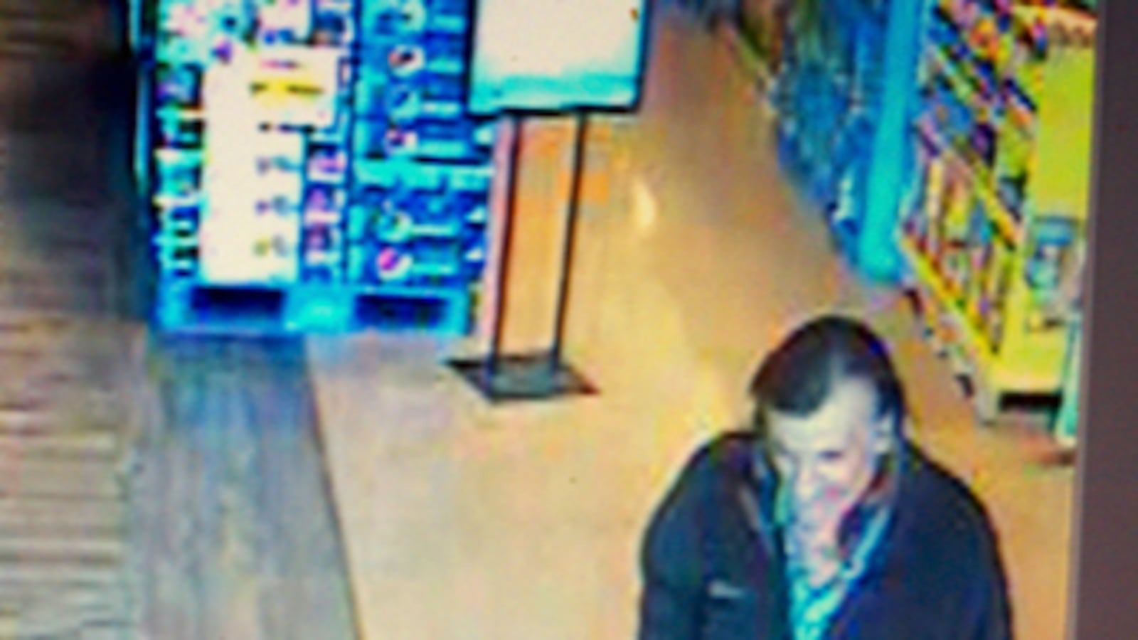 cheats/2011/01/09/second-suspect-sought-in-az/2nd-suspect-in-az-shooting_151694_mvdfqp