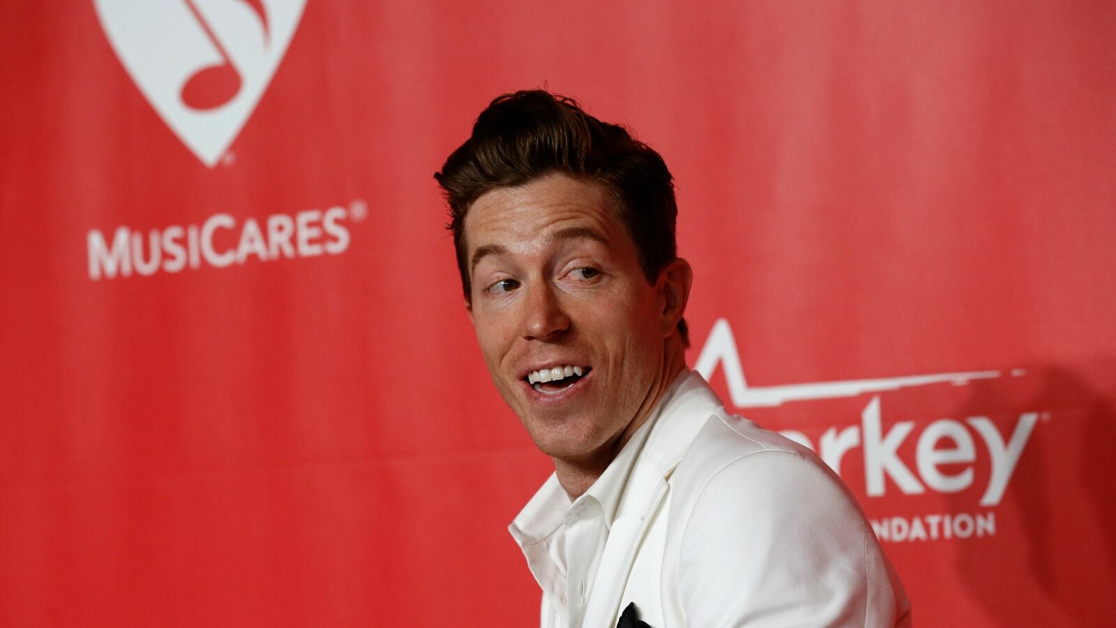 cheats/2016/08/16/shaun-white-sued-for-sexual-harassment/160816-shaun-white-lawsuit_yxzbqq